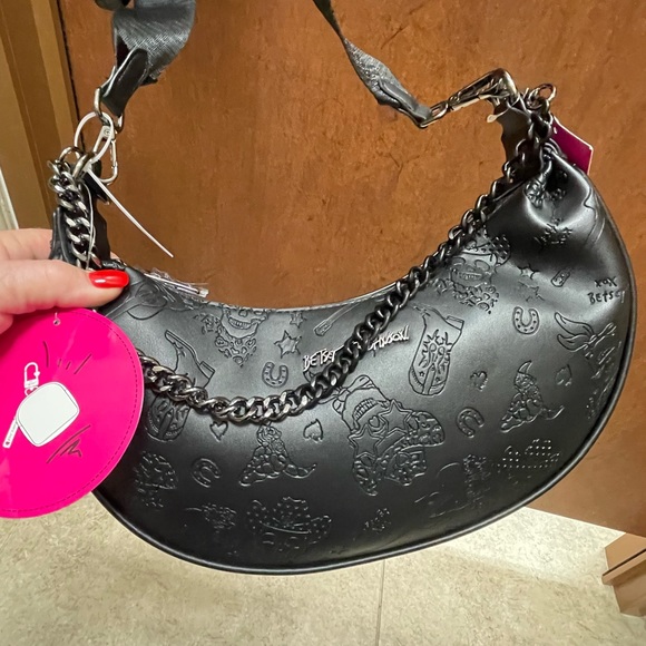 NWT BETSEY JOHNSON BLK SKULL “SADDLE BAG” CROSSBODY BAG - Picture 9 of 12